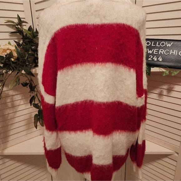BP NORDSTROM OVERSIZED FLUFFY WHITE/RED STRIPED SWEATER SIZE MED OVERSIZED - Picture 8 of 8